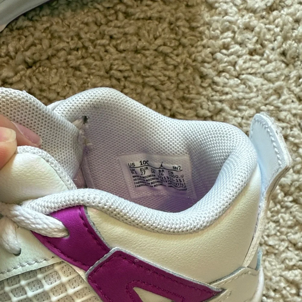 Jordan Kids Sneakers in White and Purple - Picture 3 of 6